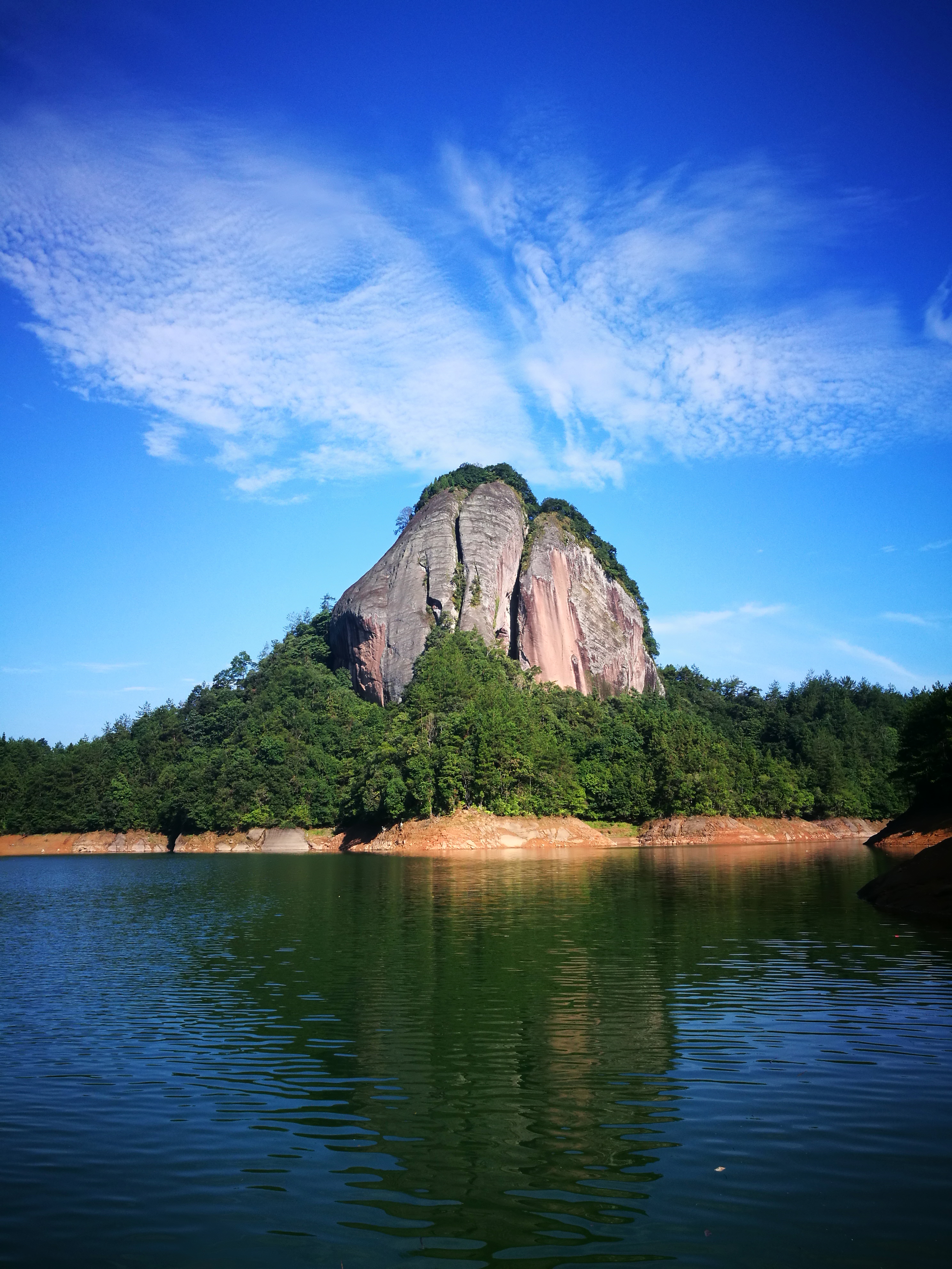 象鼻山与点赞岩