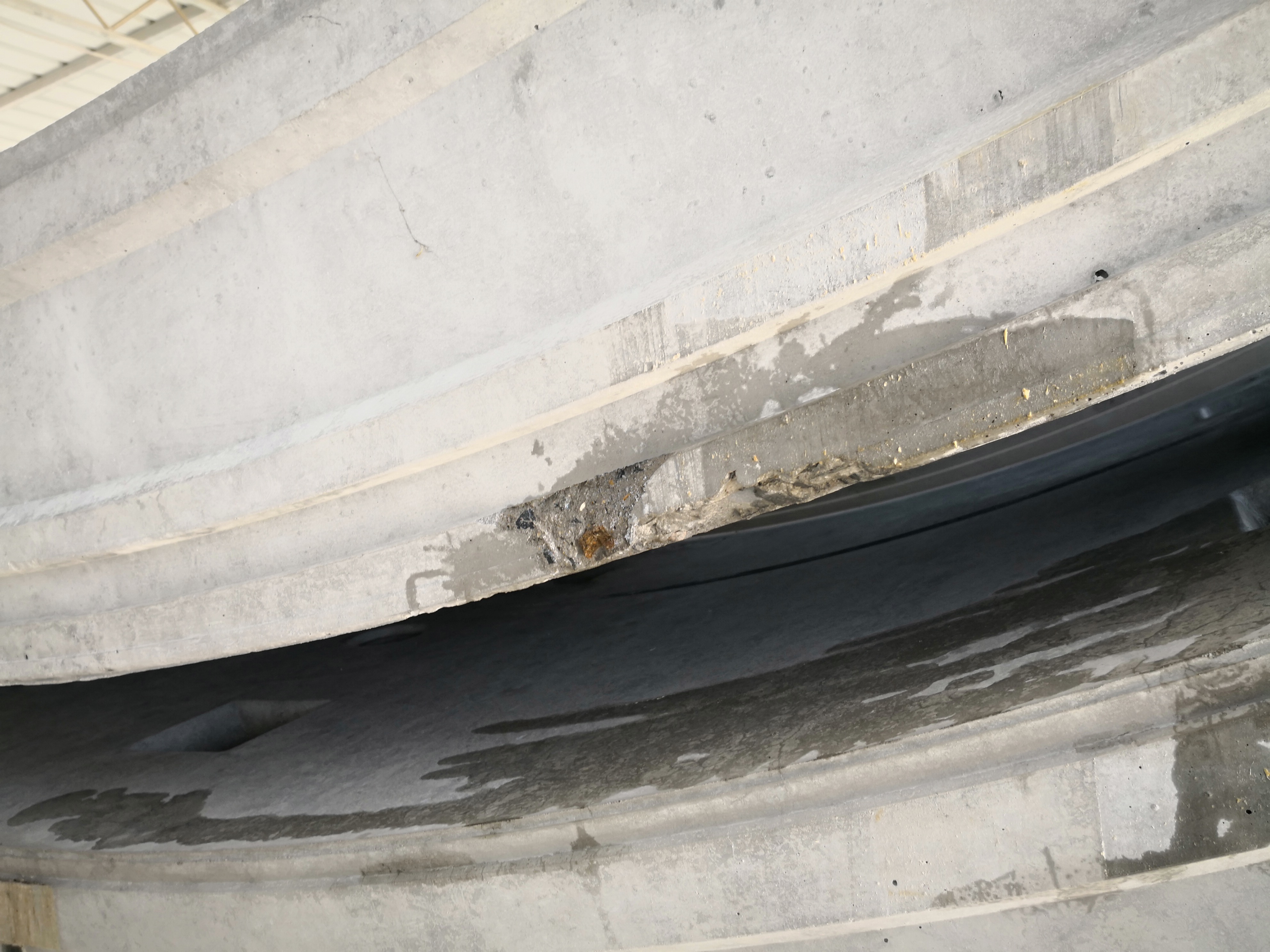 混凝土預(yù)制構(gòu)件破損修補(bǔ)可選用上海環(huán)宇研發(fā)生產(chǎn)的SJK細(xì)產(chǎn)品